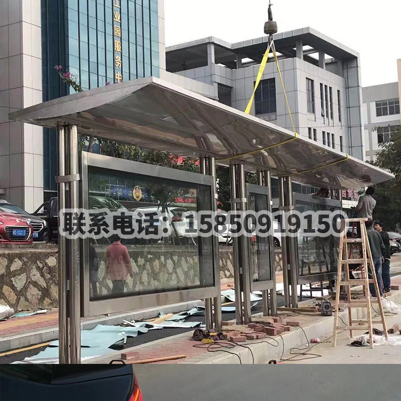 北京候車亭安裝現(xiàn)場(chǎng)